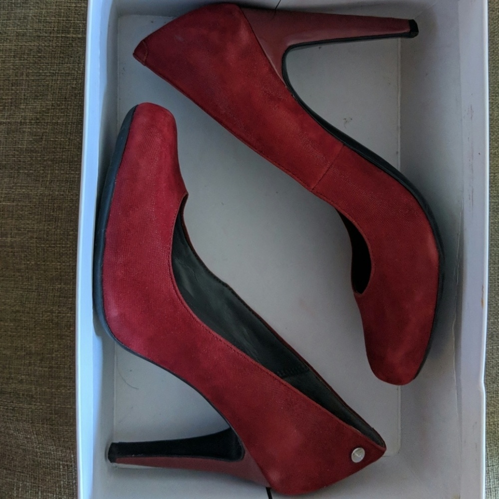 calvin klein suede pumps